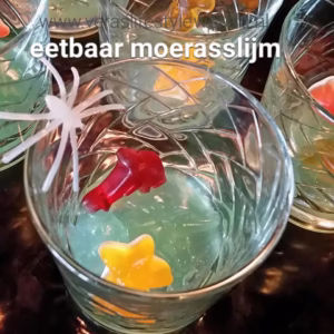 Eetbaar slijm voor Halloween - Maak zelf heel voordelig moerasslijm, zombieslijm en bloederig slijm