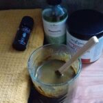 Hoe maak je een natuurlijke haarverf? DIY recept henna met thee, neem en salie