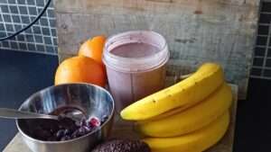 Romige vegan silken tofu smoothie zonder toegevoegde suikers