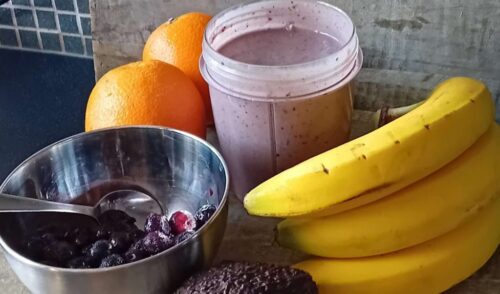 Romige vegan silken tofu smoothie zonder toegevoegde suikers