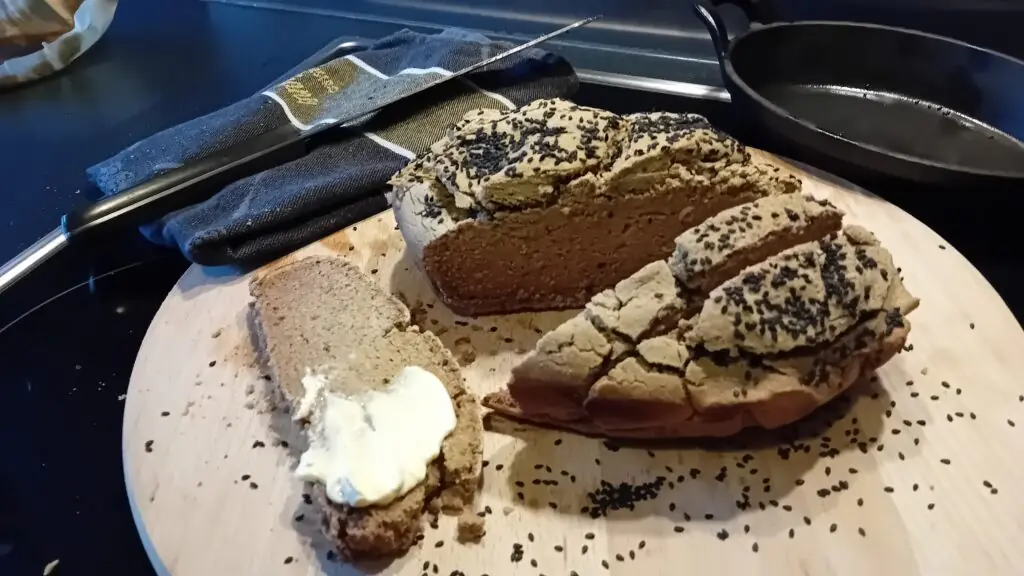 Glutenvrij vegan sodabrood | Kamado recept | Bakken zonder gist of zuurdesem
