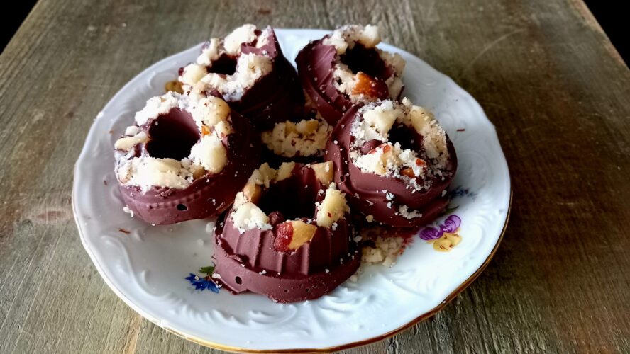 Hoe maak je suikerarme chocoladebonbons met nootjes - Recept met slechts 3 ingredienten
