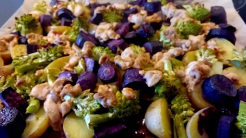recept kleurige traybake met paarse wortelen en romanesco