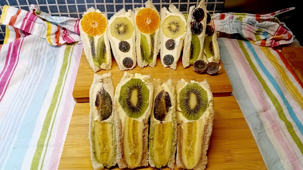 Recept fruit sando | Fruit sandwich met matcha-room en chocoladeroom