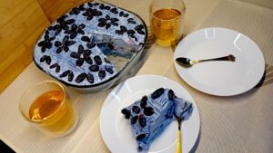 Blue matcha tiramisu | Fusion recept met honingbessen en bramen